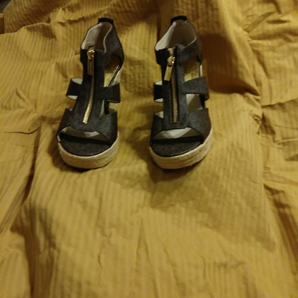 Michael Kors wedge heel shoes. Almost like new! - Picture 1 of 4